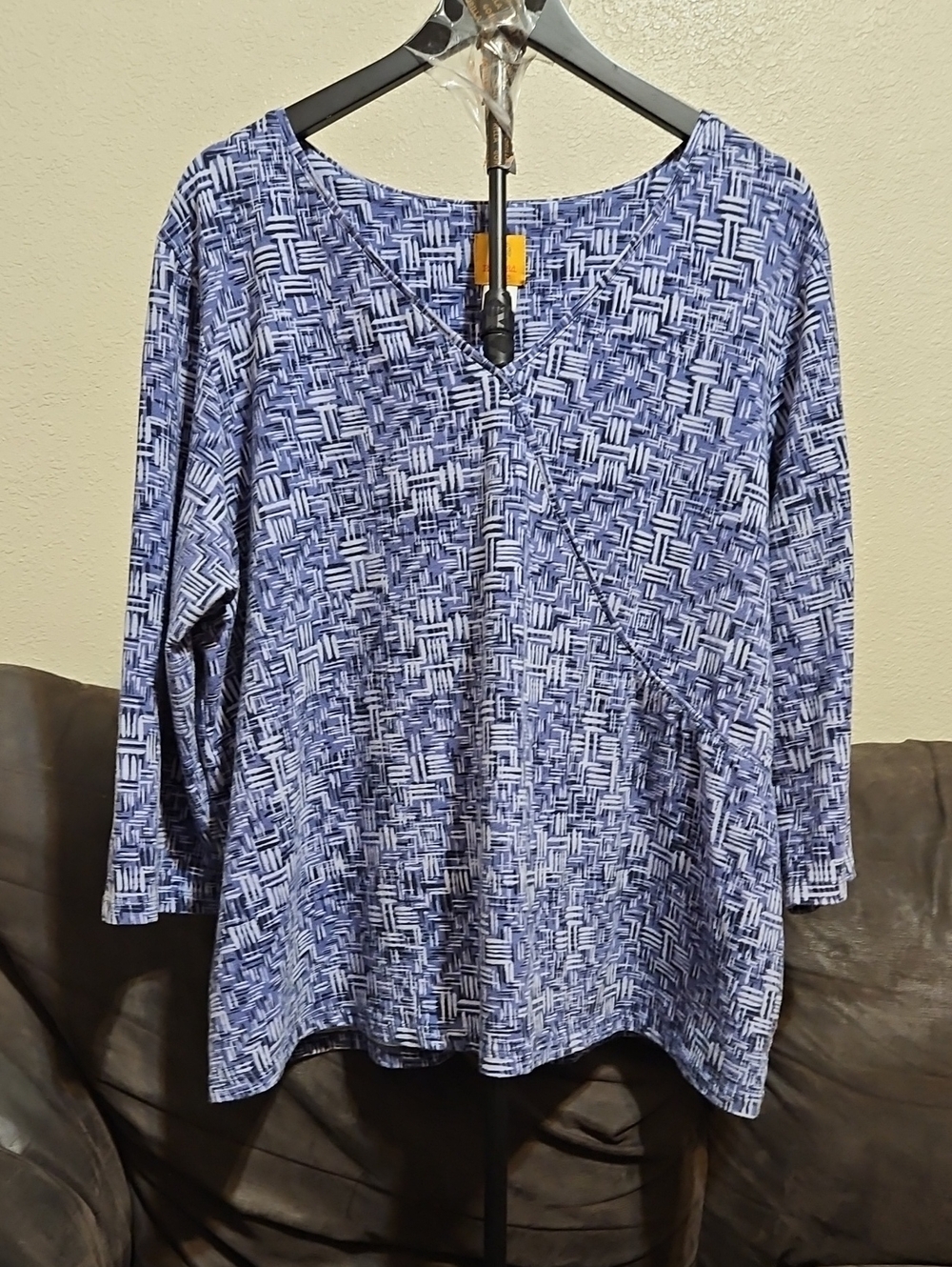 Ruby Rd. Blue & White Abstract Basketweave V-Neck Long Sleeve Top